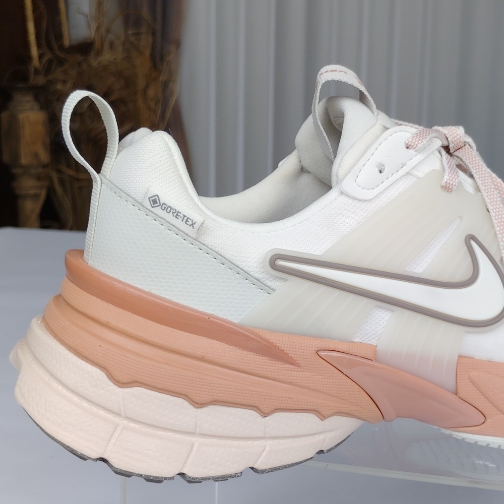 Nike Women's White and Peach Athletic Sneakers - Picture 10 of 16